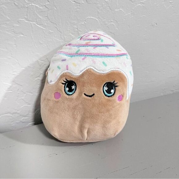 Squishmallows Cinnamon Roll Bun Plush Stuffed Mystery Squad 2022 NWOT 5 in - Picture 1 of 4